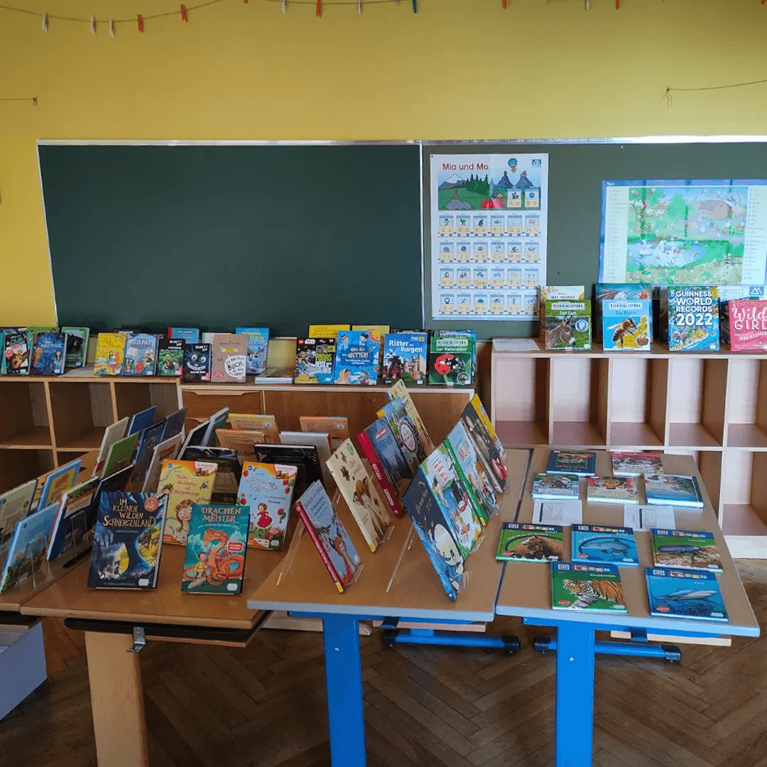 Fesselnde Buchausstellung für Volksschulen